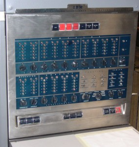 ponceto91's tweet photo. Il y a 71 ans, le 16 avril 1955, fut inventé le mot « ordinateur » par Jacques Perret, professeur de philologie, à la demande de la société IBM souhaitant alors un nom français pour sa nouvelle machine destinée au traitement de l'information, l'IBM 650 #LaPetiteInfoDuJour https://t.co/SjRwnHNf0k