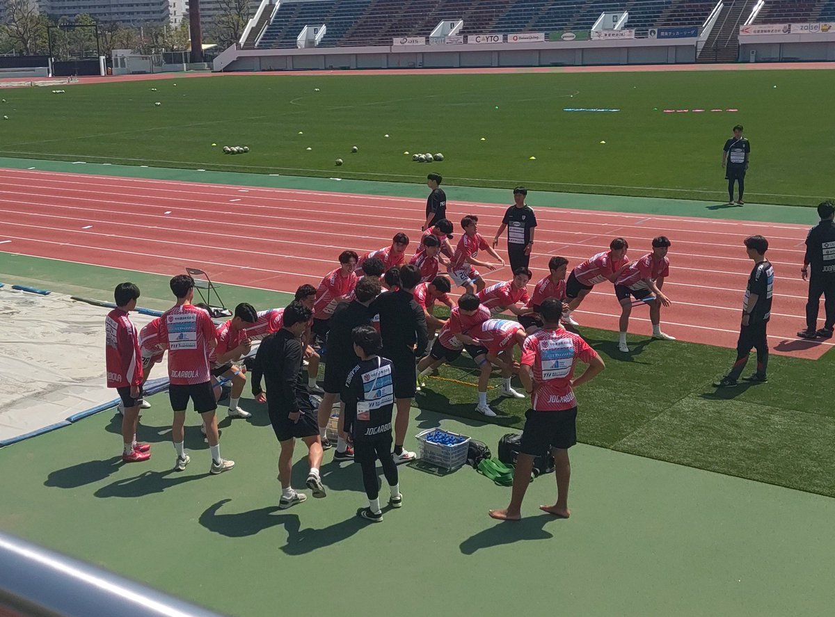 100oku's tweet photo. 近所の関東リーグの応援に。

鳥栖グッズを身に着けてたらアビスパサポとトリニータサポに声をかけられた。
みんなホームもアウェー戦も遠いWEST組関東サポ。
ホームに駆けつけられない禁断症状でえどりくに集結してしまった…！？

PKのスーパーセーブかっこよかった！
#東京23FC https://t.co/r8TfyEpX5m