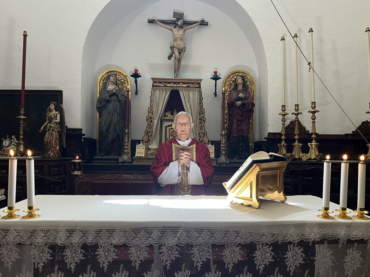 #CronicaDRLaCena26

La mañana del Sábado de Pasión tuvo dos hitos tradicionales:
🌷 Puesta de flores de los pasos de Virgen y Sda. Cena por <a href="/VENTURASUALIS/">FLORES VENTURA</a> y las del Cxto. de la Humildad, que puso <a href="/mgpreciados/">Manuel G. Preciados</a> con la ayuda de los jóvenes
✝️ Misa de acólitos, costaleros y diputados