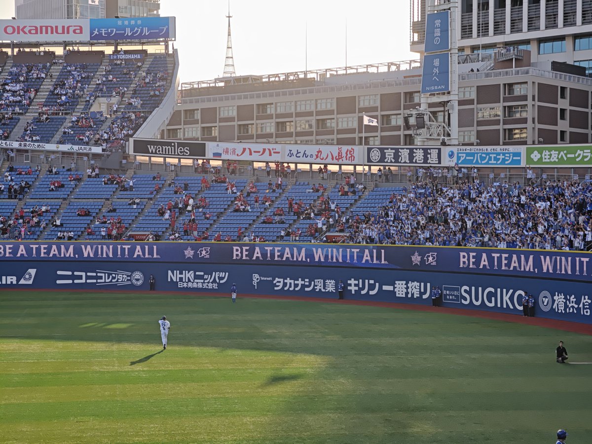 森梶原不在で、とうとうレフトまで向かってくれる選手が康晃だけになっちゃった😿

カープファンにも一球投げてたし、本当に康晃の人間性は秀でてる #baystars #山﨑康晃
