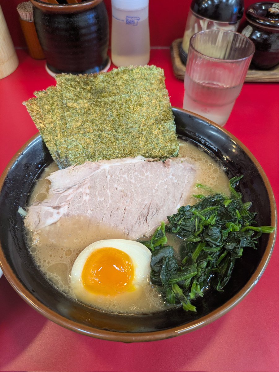 mayuumahiro's tweet photo. 新宿　山本家
特製ラーメン
本日は買い物で都内に。
ノープランで入ったけど大正解😊　スタンダードな家系😋ごちそうさまでした〜
☆☆☆☆★ https://t.co/Y9GhD2LdON