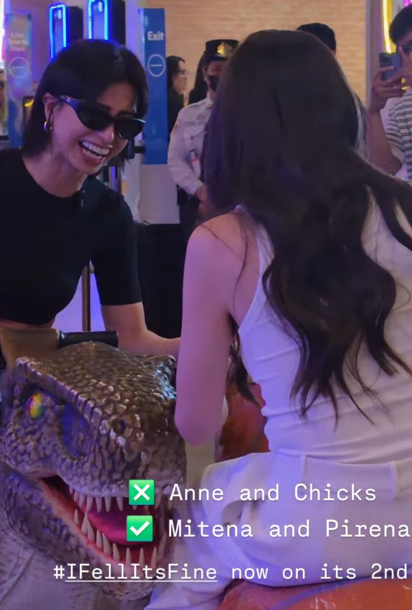 ganyan talaga mag girlfriend sa mall