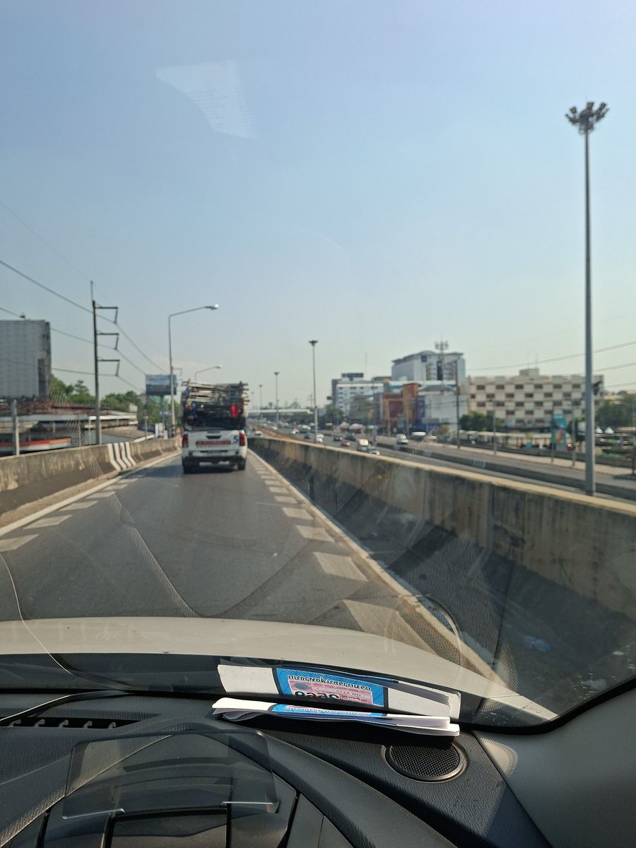 Pondgg006's tweet photo. สงกรานต์นี้หารถ เรียกได้นะครับ #นวนคร #รังสิต https://t.co/vJdnzgtcz7