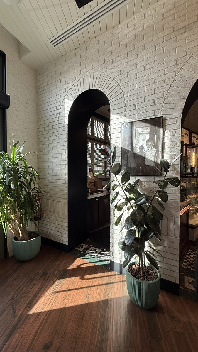 safera_rooh's tweet image. ليه كل شي يتعبنا نبغاه ليه مجانين !!!
مع اني عارفة ان الحلى يتعب القولون عندي 
في كافيه إيرث ما اقدر اقاوم كيكة كوككنت رويال 

#صباح_الخير 🤍