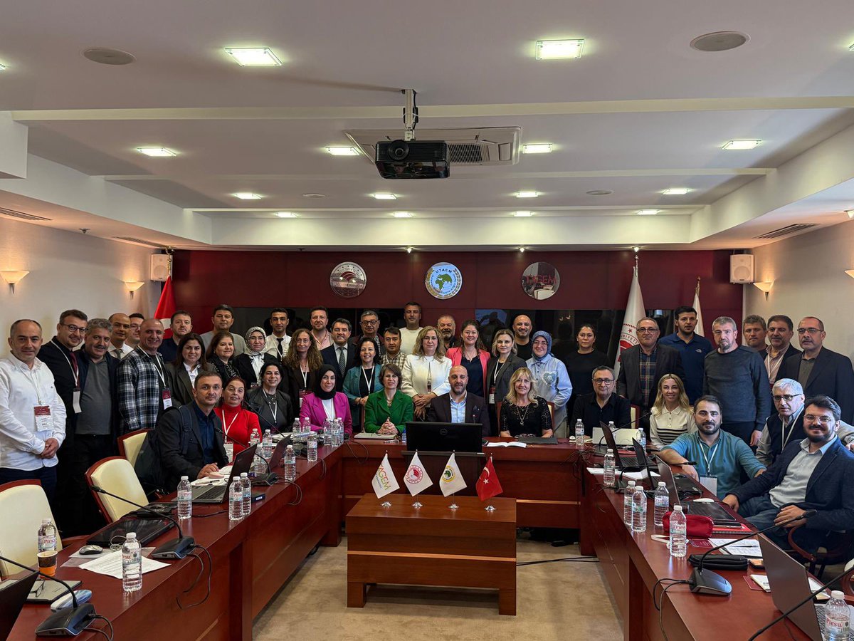 toprakgubresu_'s tweet photo. 6–10 Nisan 2026 tarihleri arasında İzmir UTAEM ev sahipliğinde gerçekleştirilen TAGEM 2026 yılı proje değerlendirme toplantılarına, Enstitümüz Tarımsal Sulama ve Arazi Islahı Bölümü araştırmacıları katılım sağlamıştır. https://t.co/wf6G9xdORp
