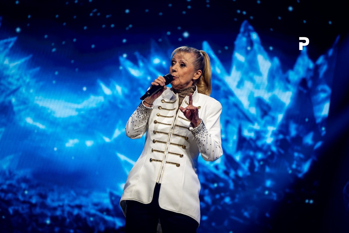 leprogreslyon's tweet image. 📸 #Dorothée a fait son grand retour à la Halle Tony-Garnier de #Lyon. Découvrez les images du concert prises par notre photographe @LiponneN  
Les photos de la soirée sont disponibles ici➡️leprogres.fr/culture-loisir…