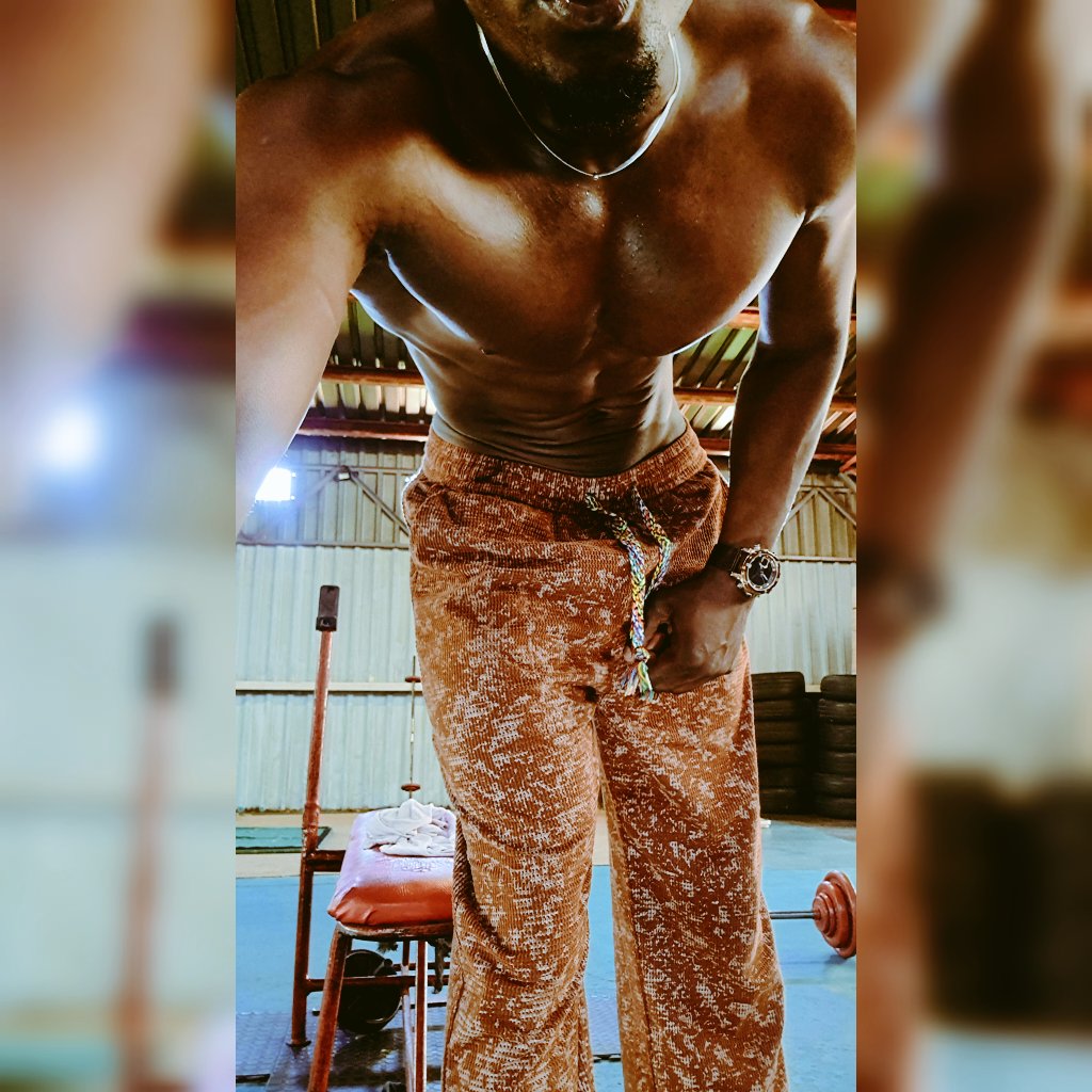 FlavaEdmore's tweet photo. Done ✔️ &amp; out #fit #fpy #InShot https://t.co/3Rdi2Ks6vq