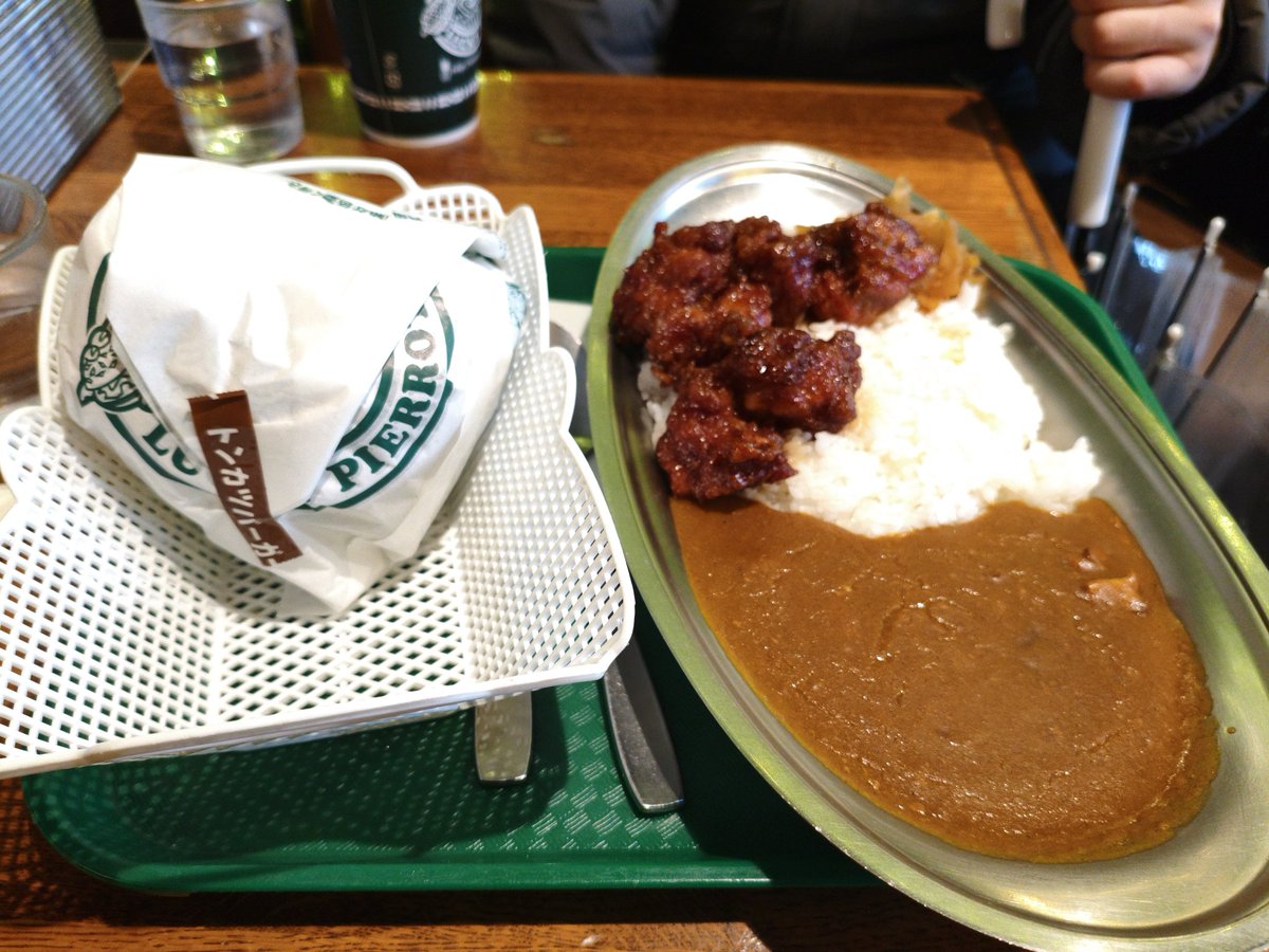 あまみやうみさんがチャイニーズチキンバーガーは米に合わせたほうが良いのではないか？という提言に乗っかってチャイニーズチキンカレーを注文。確かに米に合う。