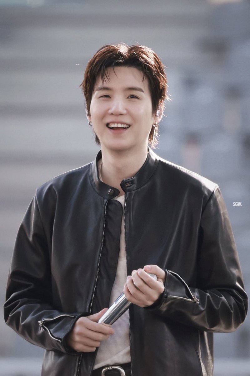 Update SUGA tweet media