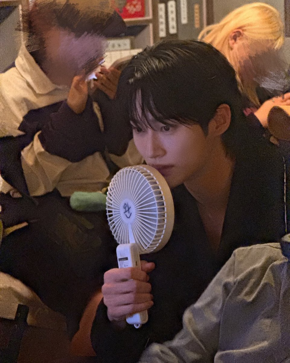 연 tweet media