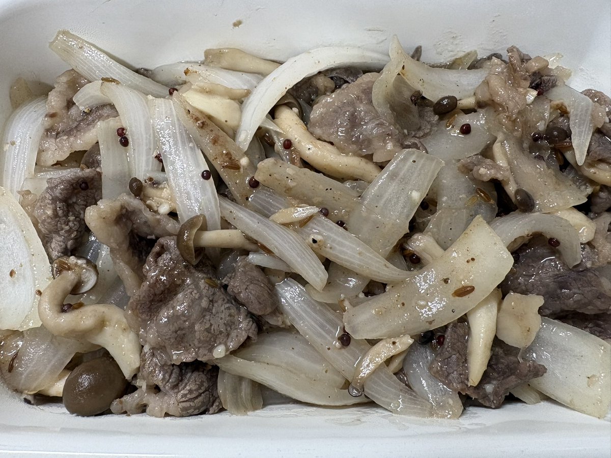 今週の作り置き副菜
牛肉と新たまねぎとしめじのアチャール
#男の料理 #お酒のおつまみ