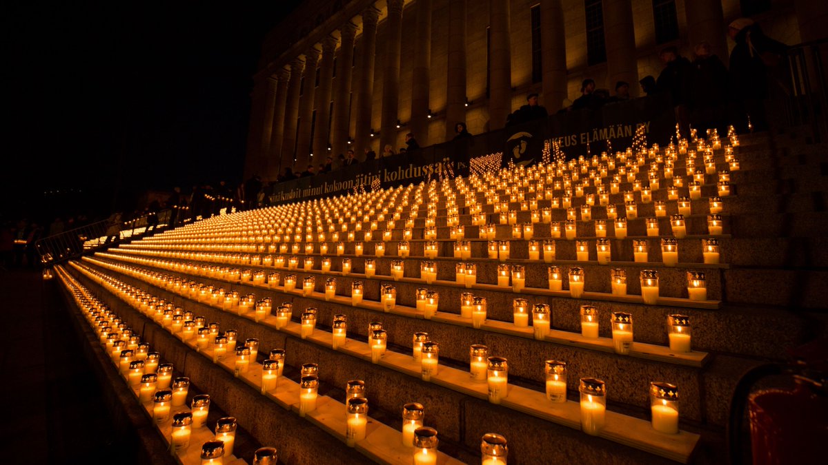 🇫🇮🕯️ 𝗙𝗟𝗔𝗦𝗛 — En Finlande, 8 645 BOUGIES ont été allumées sur les marches du Parlement à Helsinki lors d’une veillée pro-vie, chacune REPRÉSENTANT l’un des 8 645 AVORTEMENTS pratiqués dans le pays en 2024. (EWTN News)
