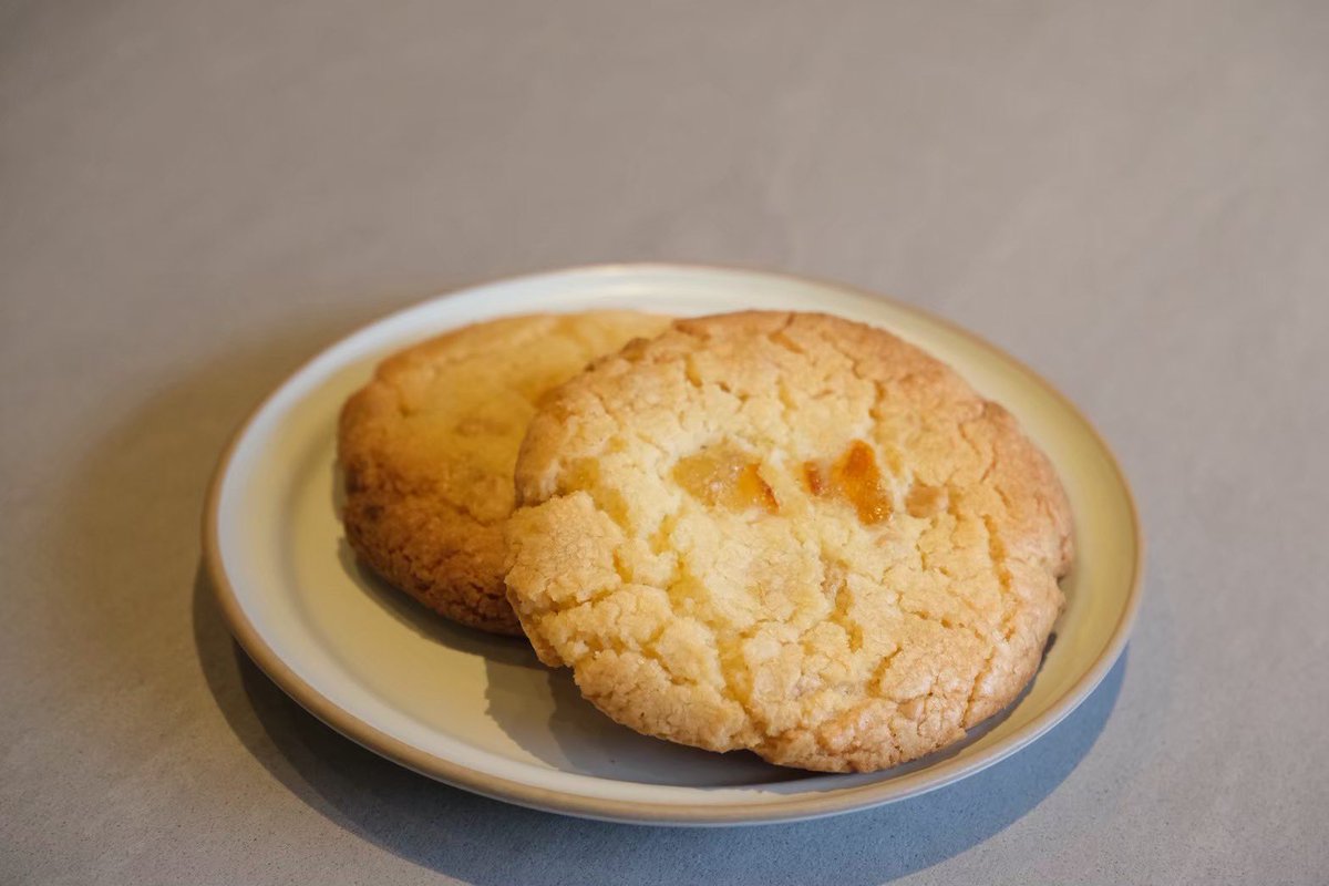 米粉のアメリカンクッキー。
暖かい日には、爽やかなオレンジピールを使ったクッキーが人気です🍊

軽やかな甘さと柑橘の香りが広がる、
季節にぴったりの味わい。
大判サイズで満足感もたっぷりです。
#紅茶専門店 #icsTEA #代々木公園 #奥渋カフェ #自家製焼き菓子 #クッキー #米粉スイーツ