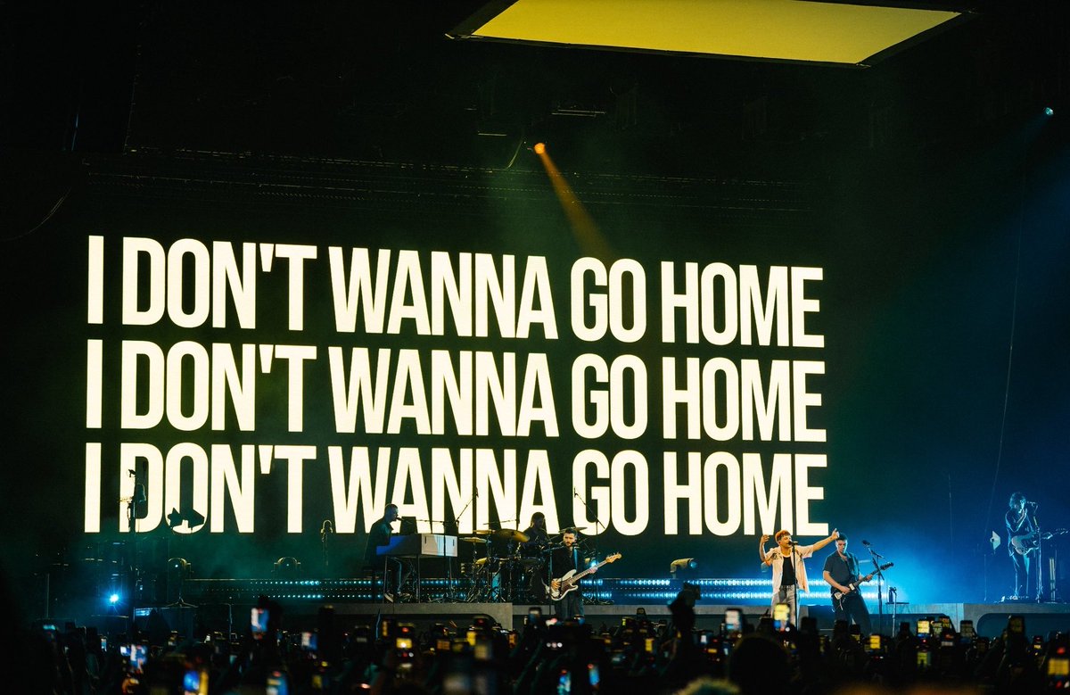 LT91UPDATESIT's tweet photo. LOUIES, COME STIAMO?

I due concerti italiani sono appena passati e già sentiamo la mancanza di Louis 🥲

A quale dei due avete partecipato? Vi aspettiamo nei commenti per chiacchierare insieme ⤵️ https://t.co/v8gS3UKiZH