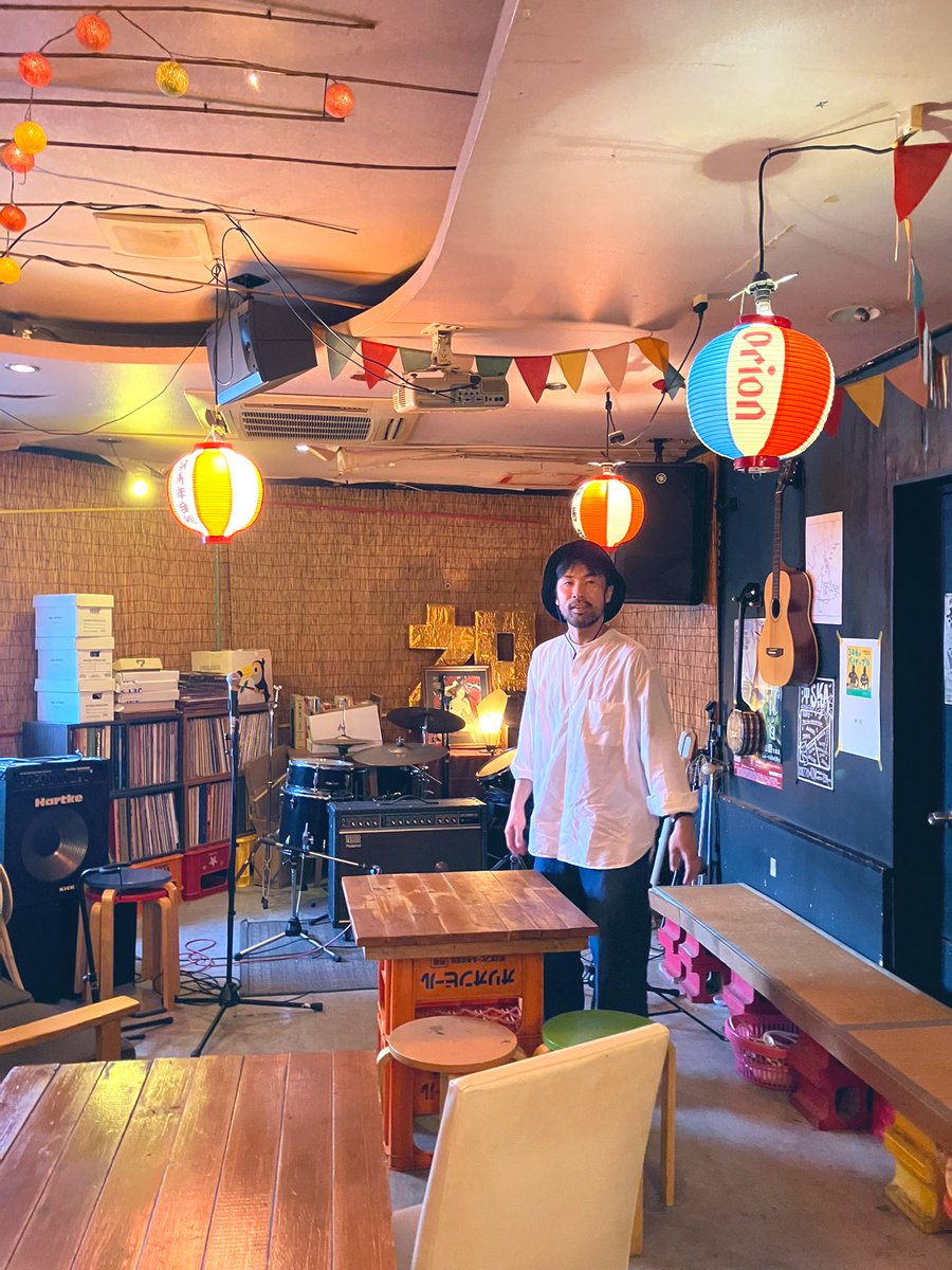 ozounirecords's tweet photo. ハイサイ！沖縄着きました🌺
今夜は那覇BARよなき でライブです。
当日入場も可能とのこと、前島でお会いしましょう〜🍻

BARよなき:那覇市前島2-13-19 https://t.co/Dv0BDKFf82