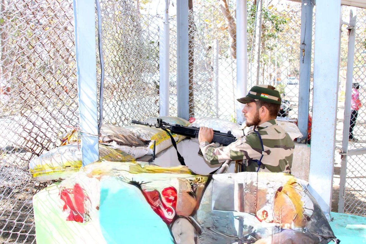 CISFHQrs's tweet image. CISF: Securing India’s Rarest National Treasure 💎🇮🇳

Amid the rugged terrain of Diamond Mining Project (DMP), Panna, dense forest surroundings and the constant challenge of wildlife movement, CISF personnel maintain an unwavering watch over India’s only mechanised diamond mining
