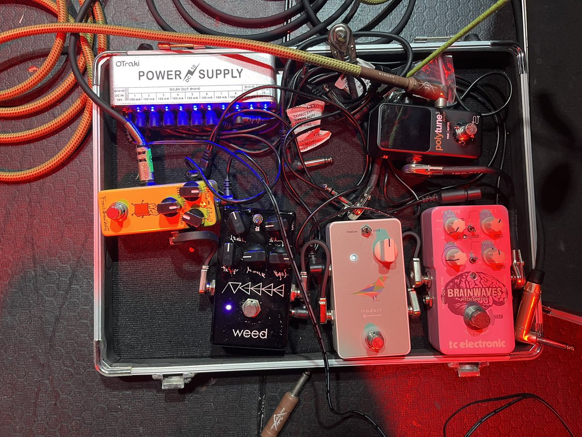 On 6 string duty today… 🎸