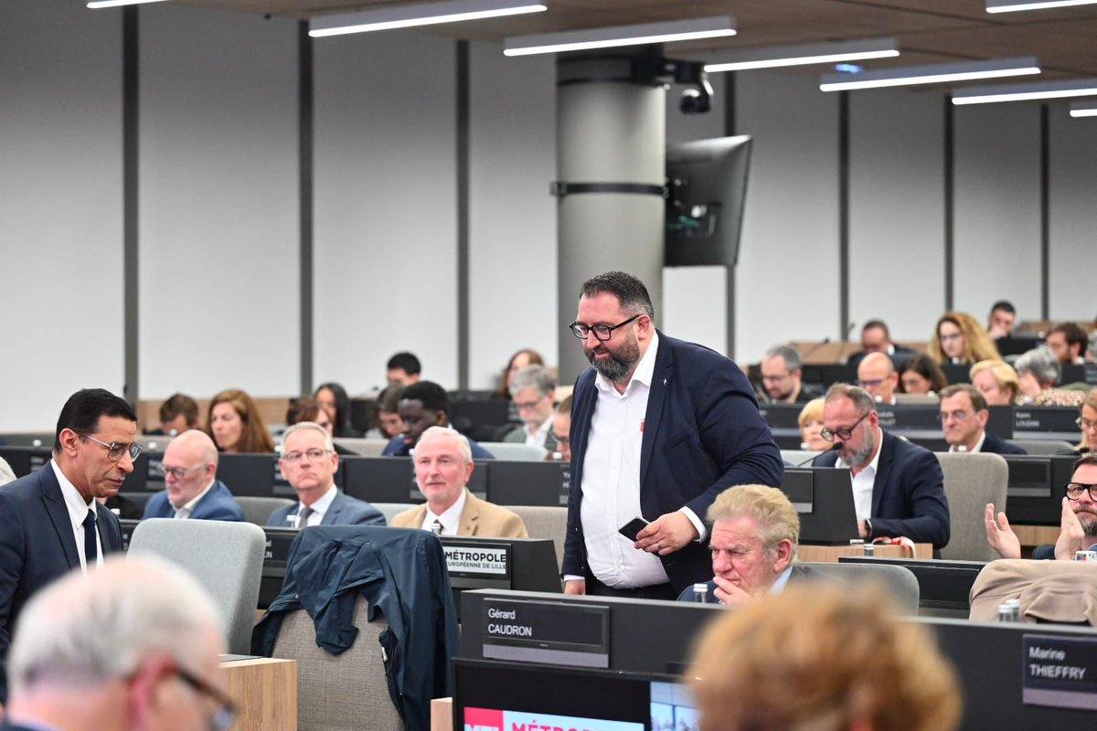MatCorbillon's tweet photo. Très heureux d'être réélu Vice-Président de la @MetropoleLille: Parcs d'activités, immobilier d'entreprises, urba commercial et aménagement éco.
Merci à son Président @SkyronkaE et à l'ensemble des élus. Une pensée affectueuse pour @DamienCastelain
#AuTravail #DevEco https://t.co/kNTwg6507f