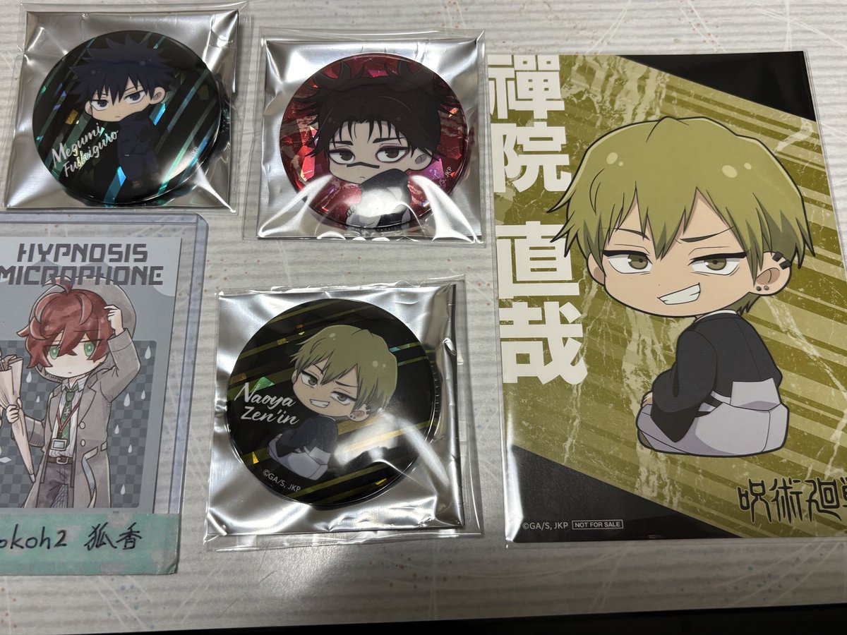 f_kokoh2's tweet photo. 【交換】呪術廻戦きらきら缶バッジコレクション  イラストシート 特典 ふりかえりver

譲：伏黒、脹相、直哉
求：乙骨(缶バッジ:全身2、アップ1)
全身1つを優先して探してます。
妹の代わりに交換に出します。
郵送希望。よろしくお願いします。 https://t.co/nXTKviZIzI