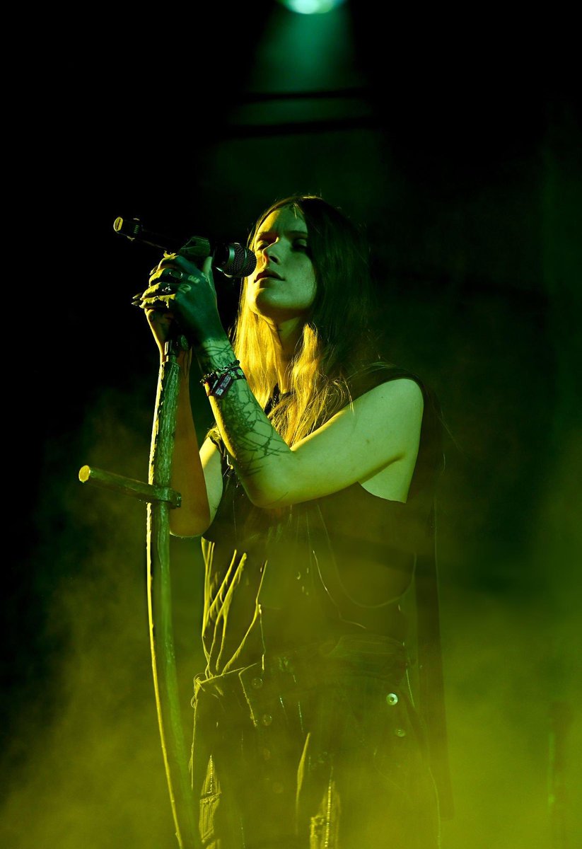 the girl anachronism tweet media