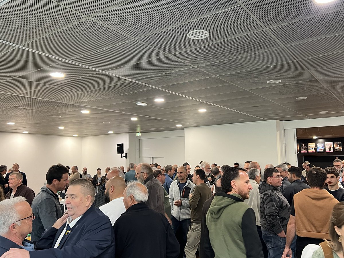 🦌#Perpignan | Au nom du Maire <a href="/louis_aliot/">Louis Aliot</a>, j’accueillais ce matin au Palais des Congrès, l’AG de la Fédération des Chasseurs des Pyrénées-Orientales.
L’occasion de rappeler que nous défendons depuis toujours une chasse ancrée dans nos traditions et utile à la biodiversité.🐗