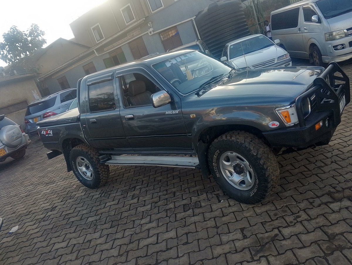 KWSAdams's tweet photo. @BeForward256 Toyota Hilux 3L diesel 4x4 for sale 0752009001 available in kampala https://t.co/wpG5r0r7ot