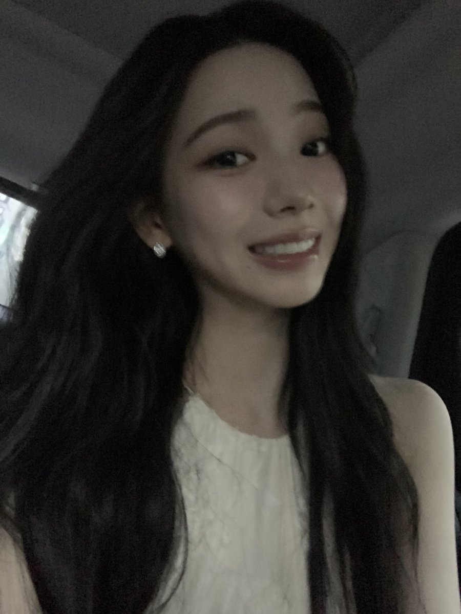 순간의 카리나 tweet media