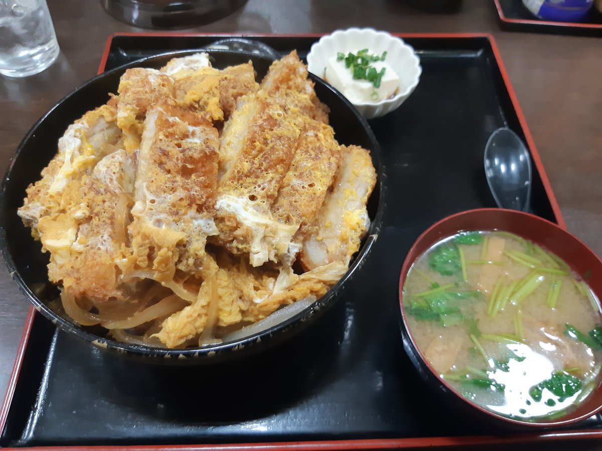 geschwistern's tweet photo. 数年ぶりに来たら見たことないカツ丼ダブルってのがあったから頼んだらこれ https://t.co/708JVr2LDA