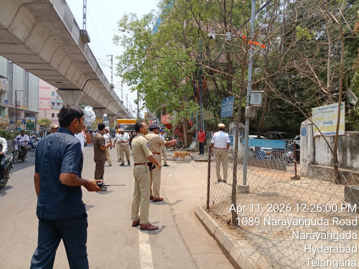 HYDTP's tweet photo. #HYDTPinfo
#OperationRope
Sri Avinash Kumar, IPS, DCP Traffic-I, along with other traffic officials, conducted Operation ROPE ((Removal of obstructive parking and encroachment)) from YMCA to Narayanaguda X Roads under the limits of
@shotr_sltnbazar and registered cases against violators under relevant sections.
#TrafficEnforcement #HyderabadTraffic #RoadSafety #FollowTrafficRules #SafeDrive