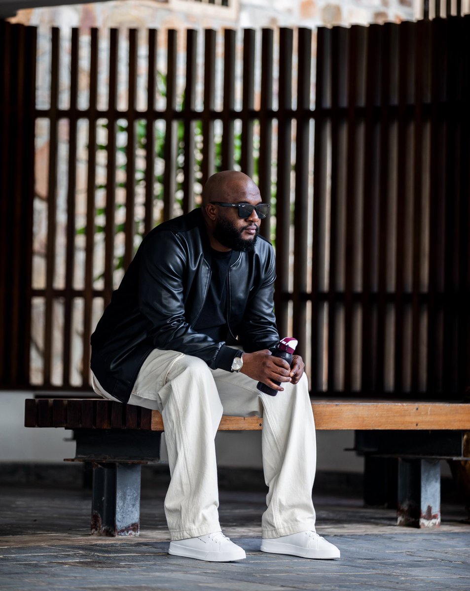 BisimwaMarechal's tweet image. À ce jour spécial où est née une personne exceptionnelle, grâce à lui plusieurs jeunes ont vu leur projet être financé et d'autres familles ont repris le sourire. Continuez à faire du bien à vos proches et que  l'Éternel vous bénisse. Cher @leParrainRDC . Dpuis #kanyabayonga #N-k