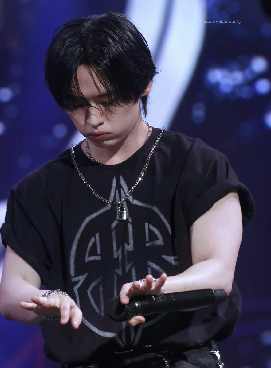 y62736381 tweet media