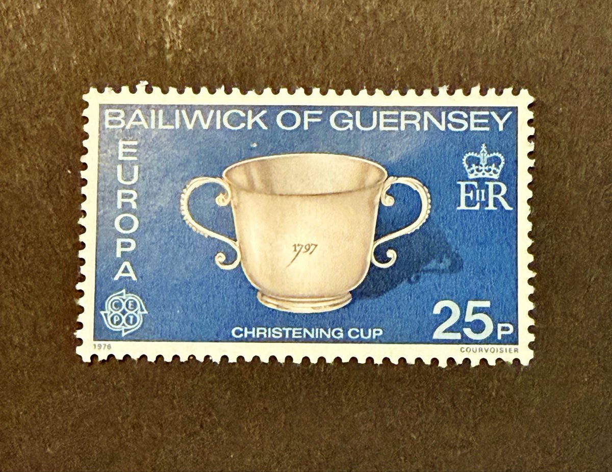 Philatelovely's tweet image. Good morning everyone, and welcome to the weekend 🙌. It’s #StampShareSaturday and time to share one of your favourite stamps. My choice is this 25p stamp from Guernsey.

#stampcollecting #philately #stamps