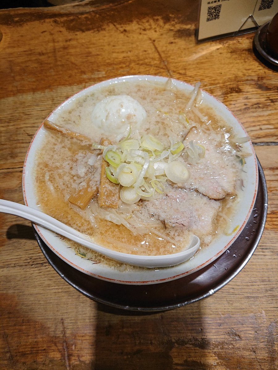 Fujii3's tweet photo. 渡なべ
背脂チャッチャ味噌+固ゆで玉子 https://t.co/L4BzU7WP6w