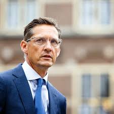 LucLujohuad's tweet image. Pim Fortuyn draait zich om in zijn graf als hij ziet hoe een van zijn decipelen, die laffe rat Eerdmans van JA21, de bevolking van Nederland permanent beliegt, bedriegt en een rad voor ogen draait!
Dit egoïstische ventje is zo supergeil om een keertje op het pluche te mogen