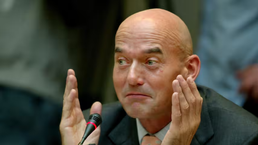LucLujohuad's tweet image. Pim Fortuyn draait zich om in zijn graf als hij ziet hoe een van zijn decipelen, die laffe rat Eerdmans van JA21, de bevolking van Nederland permanent beliegt, bedriegt en een rad voor ogen draait!
Dit egoïstische ventje is zo supergeil om een keertje op het pluche te mogen