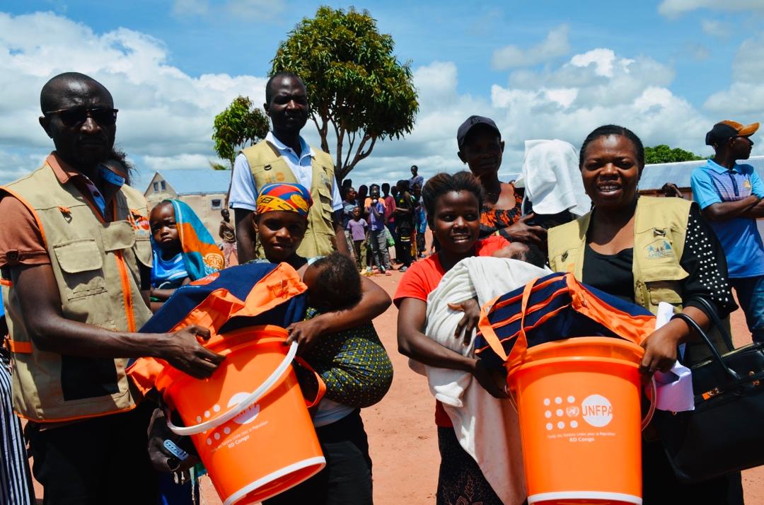 Apedcrdc's tweet photo. #Tanganyika : APEDC-RDC et l’UNFPA lancent la distribution des kits d’hygiène en faveur des #femmes #enceintes et #allaitantes dans les aires de santé de #Makala, #Kifungo, #Lukwangulo, #Kabimba et #Kyoko dans les zones de santé de #Kalemie et #Nyemba

@UNFPARDC https://t.co/Q0AtmQSwB2