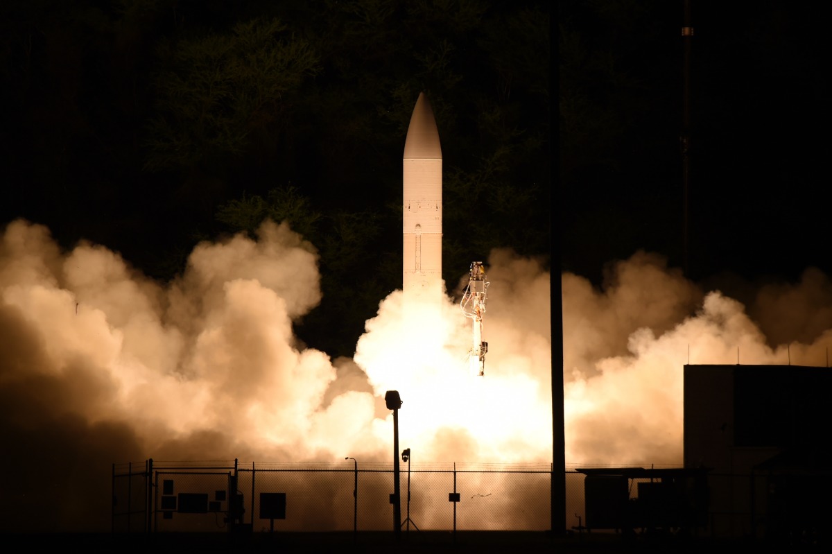 Defence_blog's tweet image. The U.S. Navy has launched the FLASH program, an effort to develop an affordable ship-launched hypersonic strike weapon compatible with existing Vertical Launch Systems and Virginia-class submarines. 

Industry proposals are due by August 17, 2026.

defence-blog.com/u-s-navy-launc…