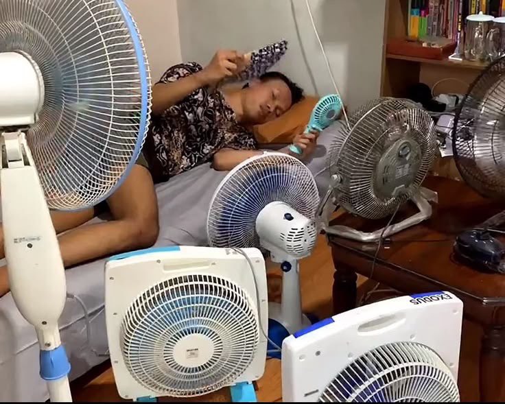 HaqiqiFaza's tweet photo. pov: people people hari ini https://t.co/1nwFxZRCqT