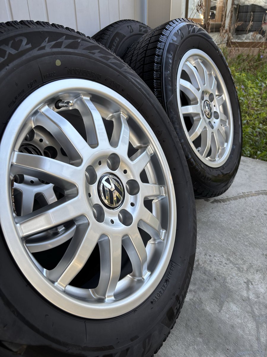 Casval_QQ's tweet photo. SOFIN WHEEL BRUSH
毛足が長いからなのか洗ってても軽い操作性で腕力いらず...
それでいてキッチリとキレイにしてくれます✨
冬じまい(スタッドレスタイヤ洗浄保管)を待ったかいがありました😊
#itswin
#kyotodetail https://t.co/HIdeCWw2aR