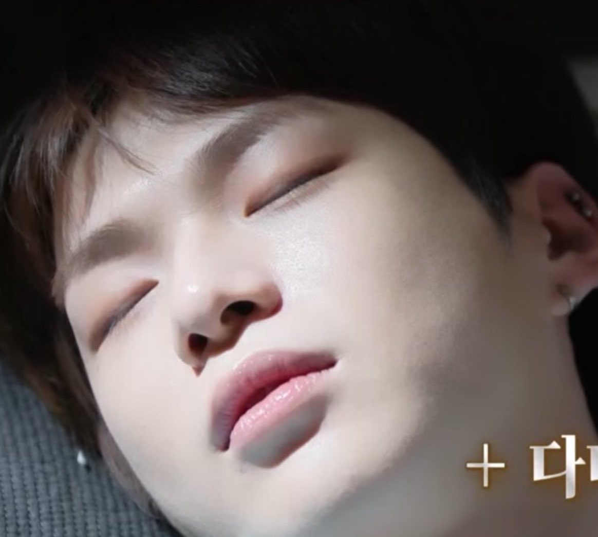 녤로키틔 tweet media
