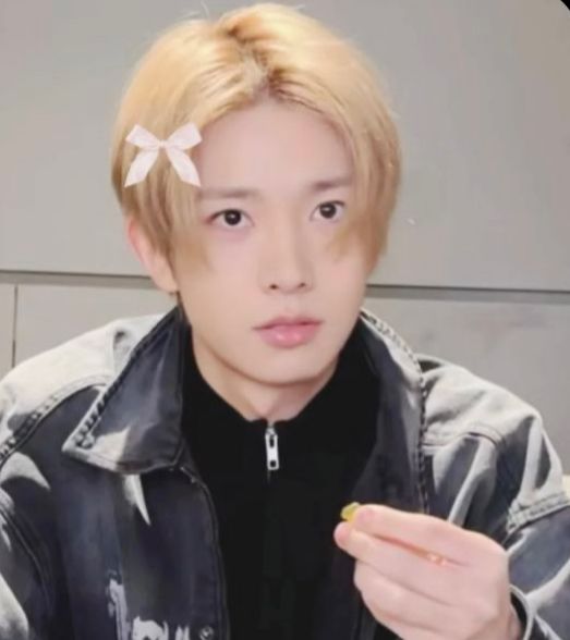 BUENOS DÍAS CHICAS Y BUENAS NOCHES A MIS OTRAS CHICAS Q TAL TODO??
#Go_Big_With_SevEn
#Engenes_Deserves_Clarity