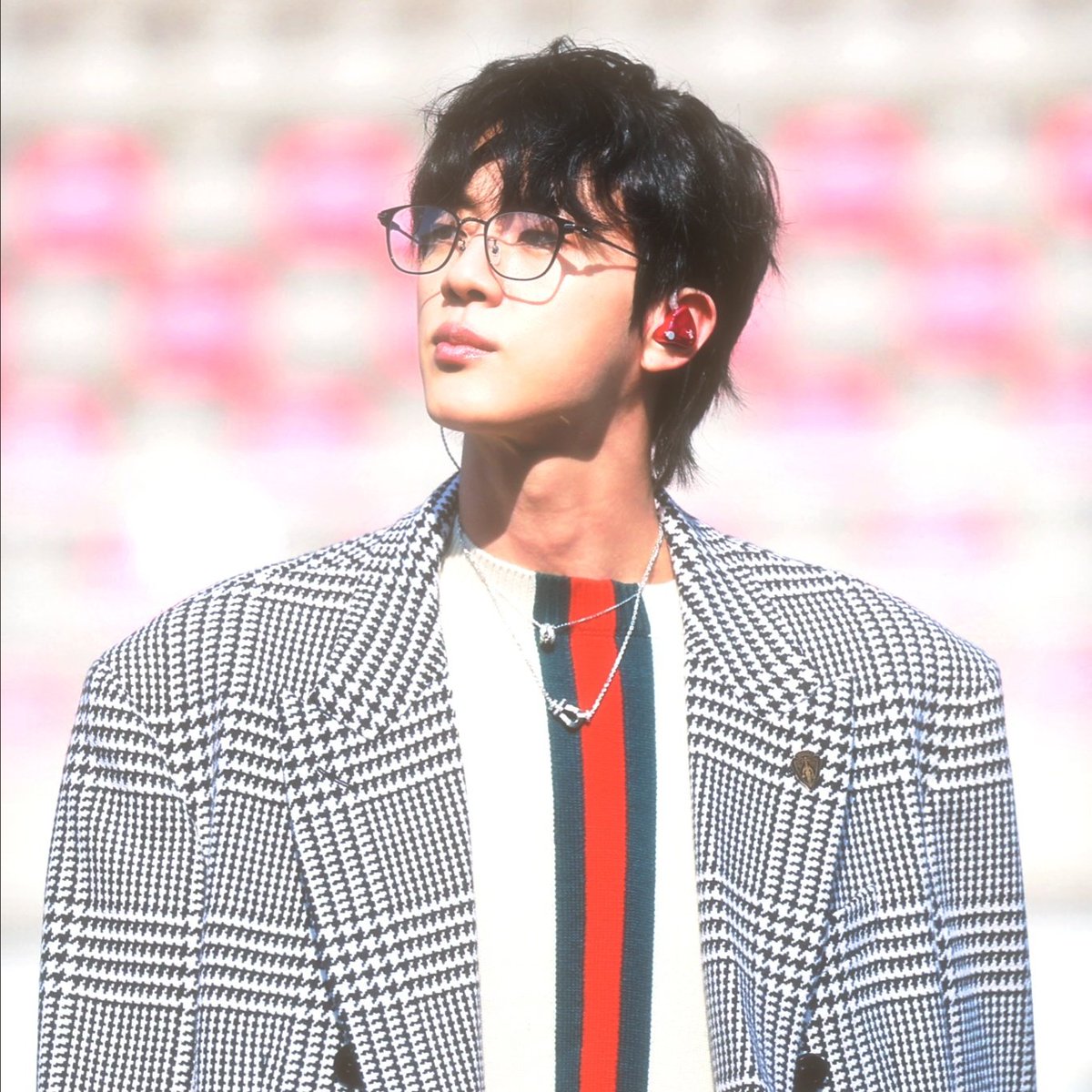 HIS SIDE PROFILE IS INSANE