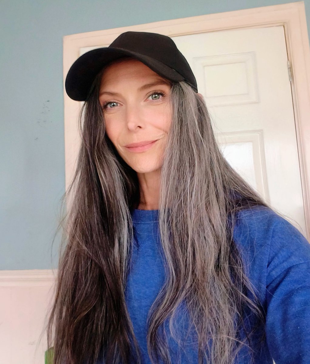 LadyGrace27's tweet image. Saturday looks better when you start it with a smile… and a cap. ☀️🧢✨

#saturdayvibes #saturdayfeeling  
#smile #letsgo