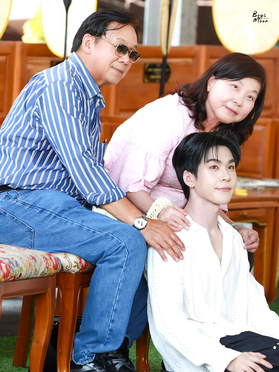 boysoverthemoongallery tweet media