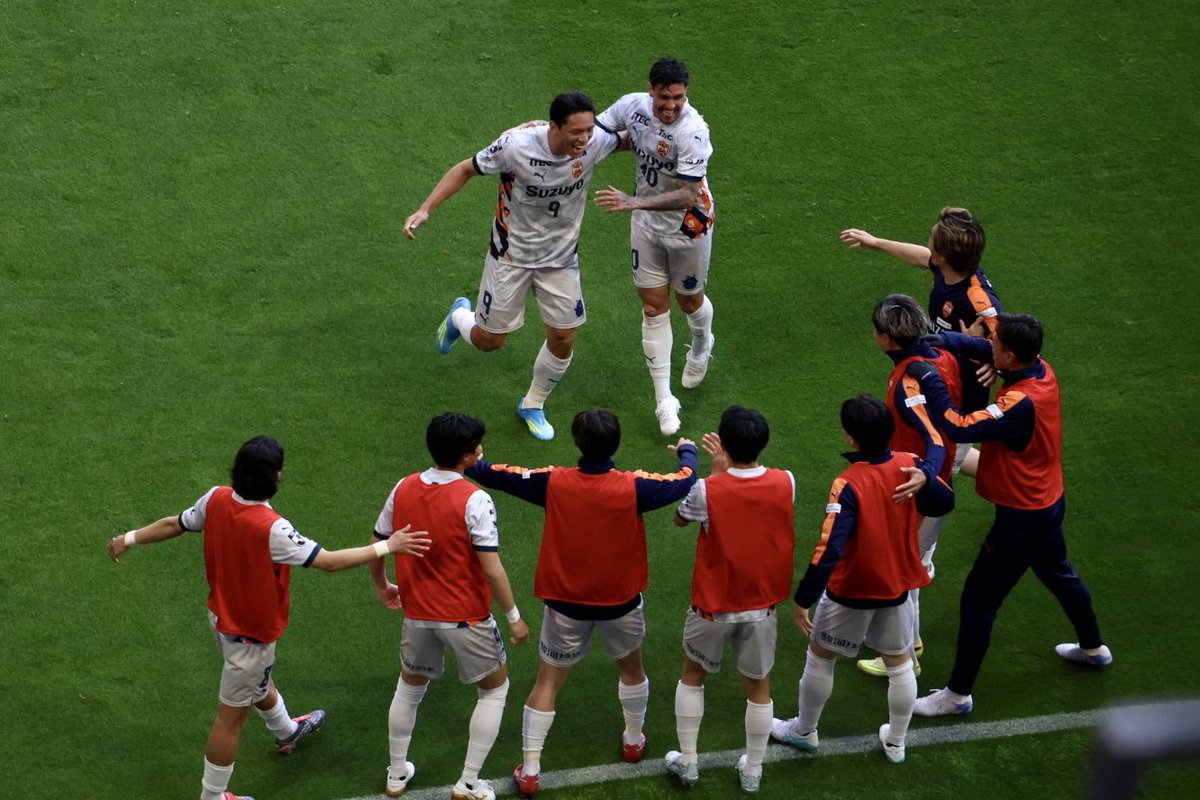 d__57_'s tweet photo. vs広島1-1 PK4-5
離脱者が多いけど戻ってきた戦力も頼もしい。アウェイでよく耐えて先制して得た勝ち点1だと思う。メインの上から見てたので、ちょうどオセフン先制点のセレブレーションを📸 https://t.co/dw4rxxgRep