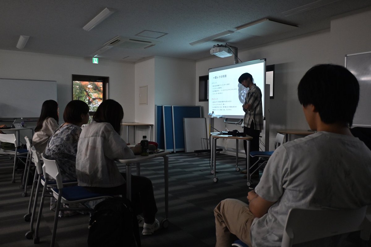 SaidaiPhoto's tweet photo. 【新歓部会のお知らせ】
4/13(月) 18:15〜
図書館2階 セミナー室1 にて、新歓部会を行います。
今回のテーマは
「スマホとカメラ、何が違うの？①」です！

新歓オープンチャットで詳細を案内しているので、興味のある方はぜひご参加ください！

#春から埼大 
#春から埼玉大学 https://t.co/mXDHY6VKZN