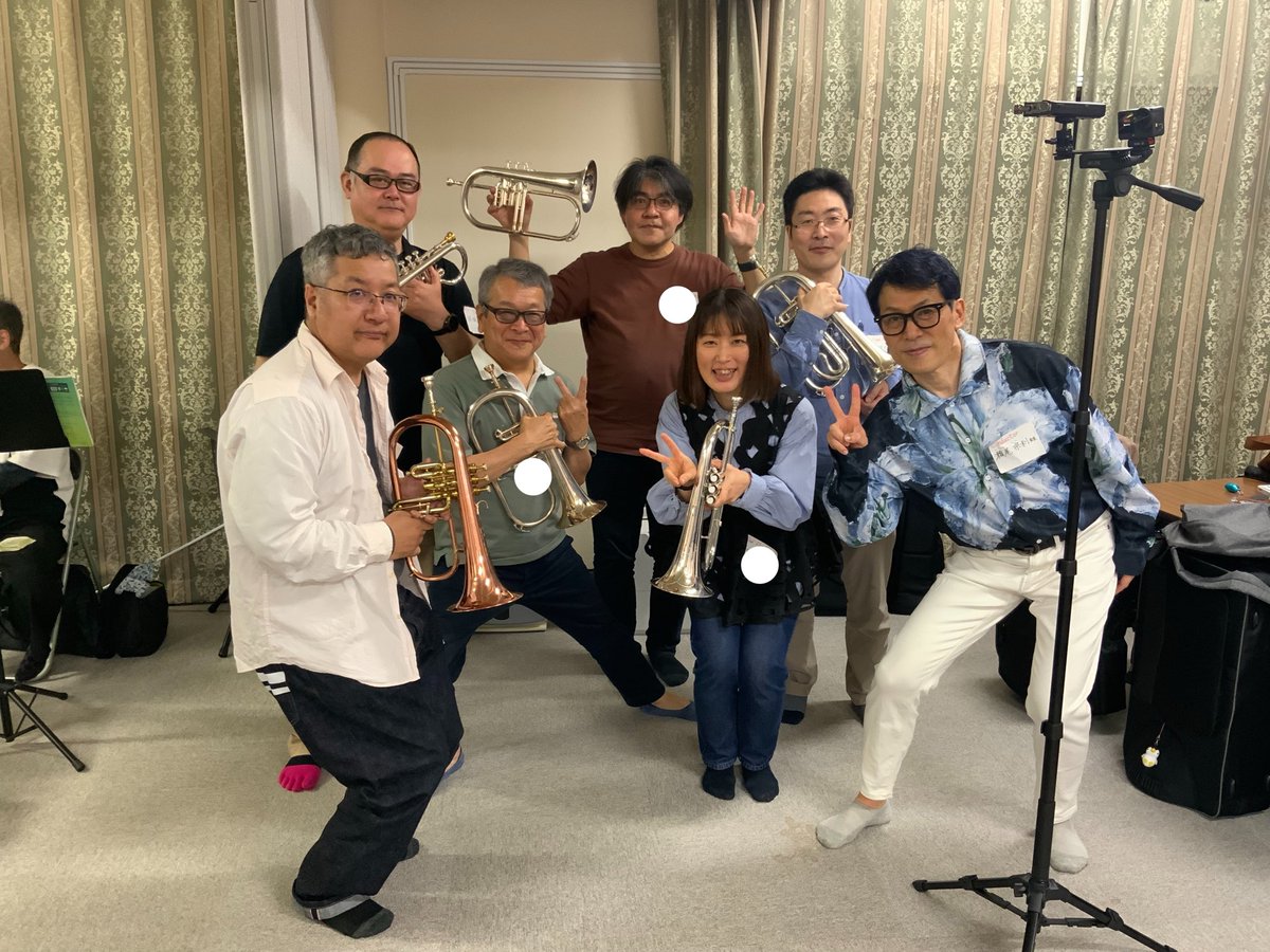 PenguinFamilyPj's tweet photo. パート写真with瀬尾先生 https://t.co/c1R7Y2Vnvs