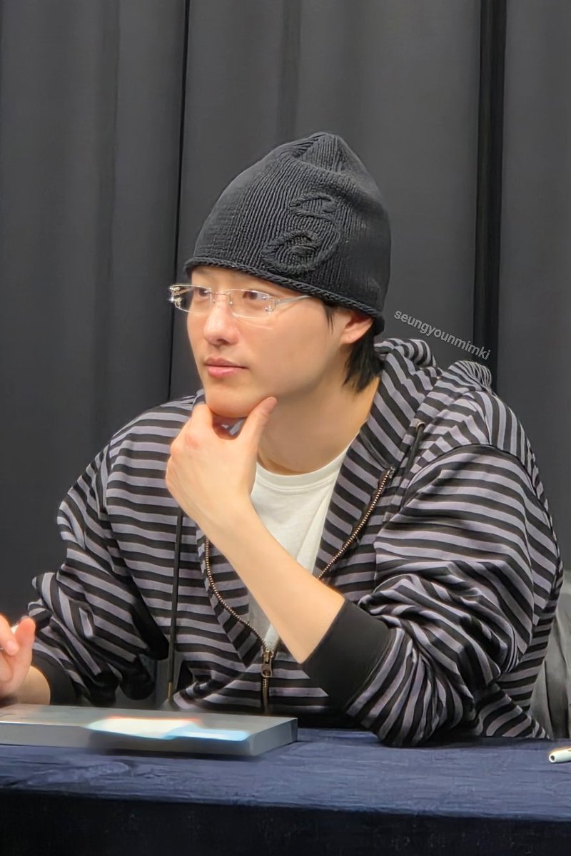 무즈가 되 tweet media