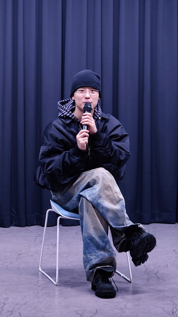 무즈가 되 tweet media