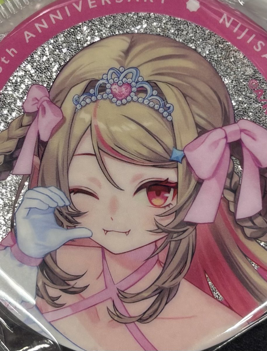 入荷情報】 にじさんじ 魔界ノりりむさん🍼 8th anniversary 缶バッジ